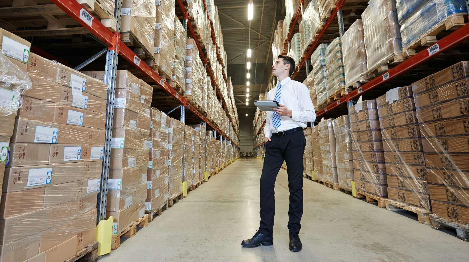 The Role of Warehouse Managers in Logistics Warehouses